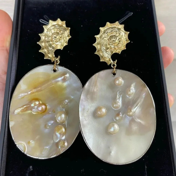 VintageMother Of Pearl Gold Earrings - Picture 7 of 7